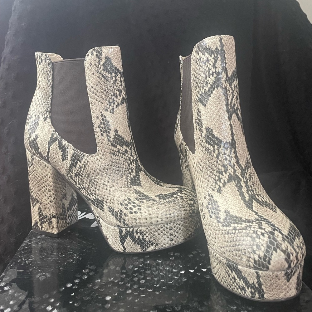 Sam Edelman Snake Skin Boots size 7